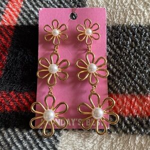 Gold plated,Flower dangling earrings, with pearl balls in the center!